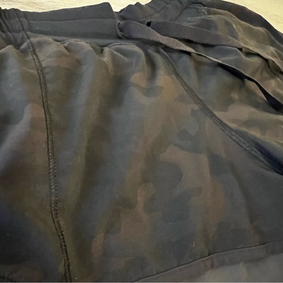 LULULEMON Hotty Hot Short
Savasana Camo Black Drawstring Pocket 4 Mesh Elastic - Picture 7 of 14